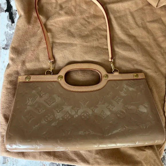 Louis Vuitton Vernis Roxbury Drive Clutch - Picture 3 of 10